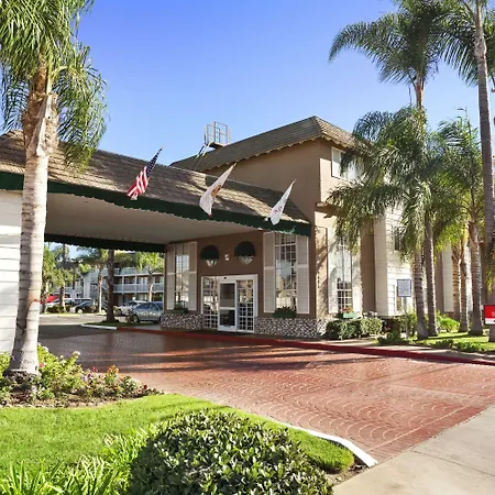 Ramada By Wyndham Costa Mesa/Newport Beach